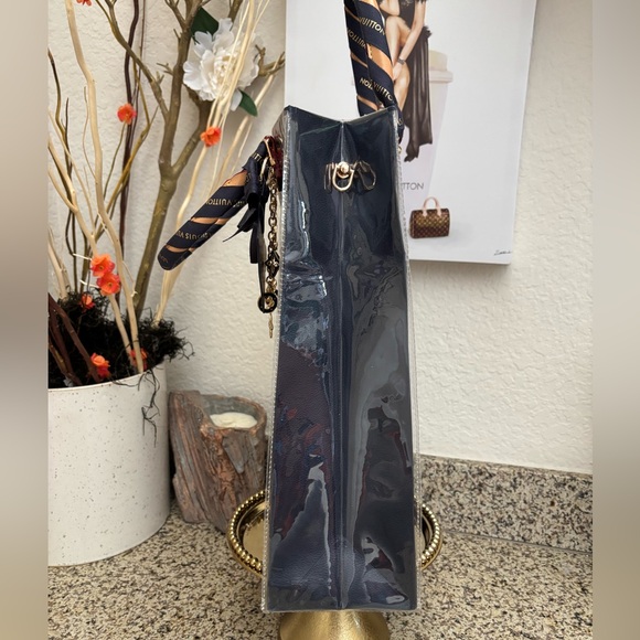 🌲Louis Vuitton Holiday Gift bag Tote🌲 - Picture 5 of 8